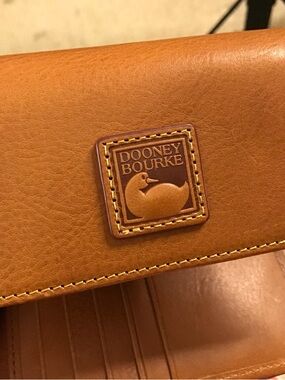 Dooney & Bourke Florentine Flap Wallet~Natural 😍